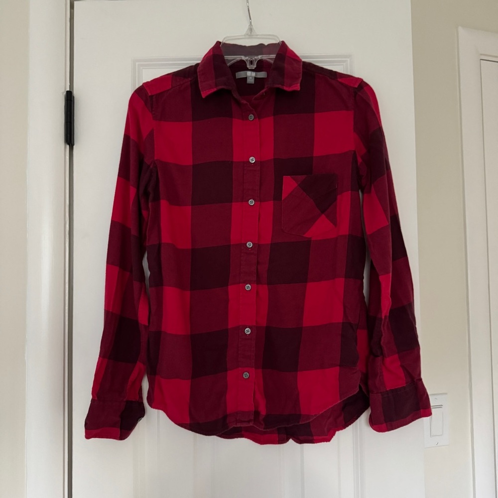 Uniqlo 100% Cotton Red and Black Plaid Button-Up Flannel Shirt XS